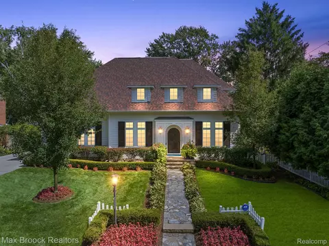 1045 Westchester Way, Birmingham, MI 48009