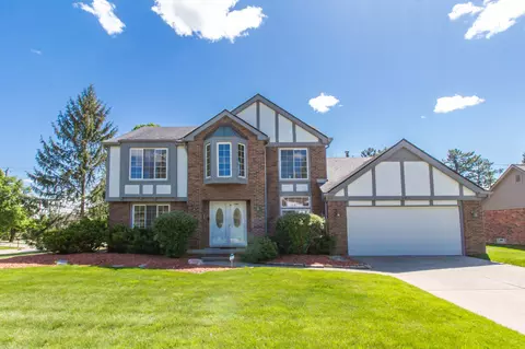 21890 Glenwild Dr, Northville, MI 48167