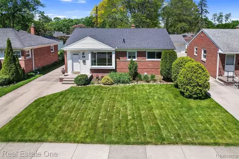 432 W Sunnybrook Dr, Royal Oak, MI 48073