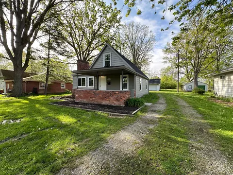 20287 Newman Dr, Brownstown, MI 48183