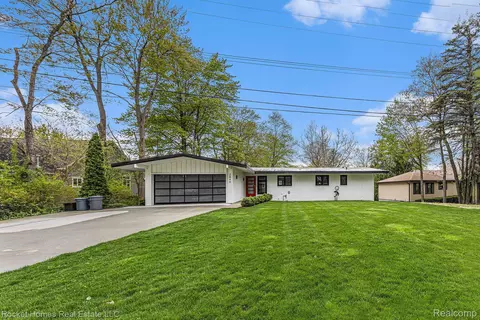 2849 Riverside Dr, Port Huron, MI 48060