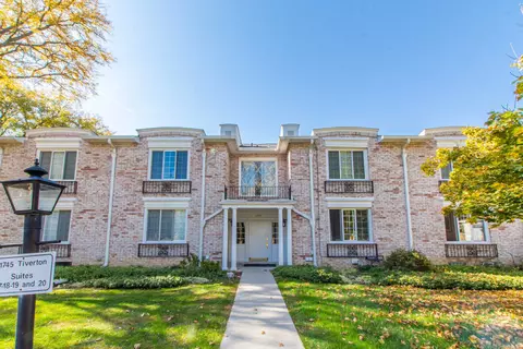 1745 Tiverton Rd #18, Bloomfield Hills, MI 48304