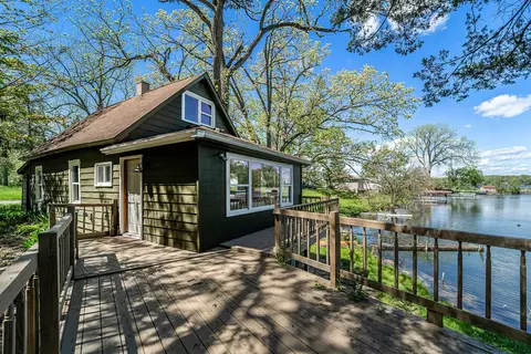 65 Mill St, White Lake, MI 48386