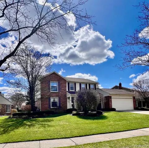 33841 Fonville Dr, Livonia, MI 48152