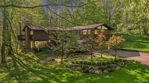 5800 Cobb Creek Rd, Rochester, MI 48306