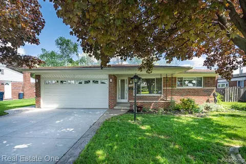 11029 Brougham Dr, Sterling Heights, MI 48312