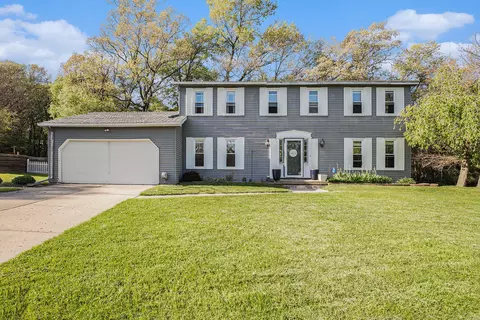 13085 Woodstock Dr, Tyrone, MI 48430