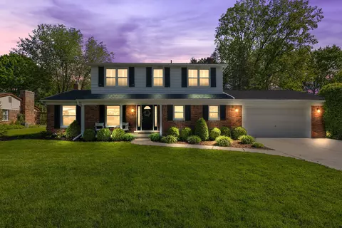 1966 Fair Oak Dr, Rochester Hills, MI 48309