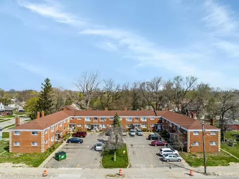 15321 E 9 Mile Rd, Eastpointe, MI 48021