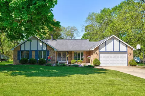 8468 Rondale Dr, Grand Blanc, MI 48439