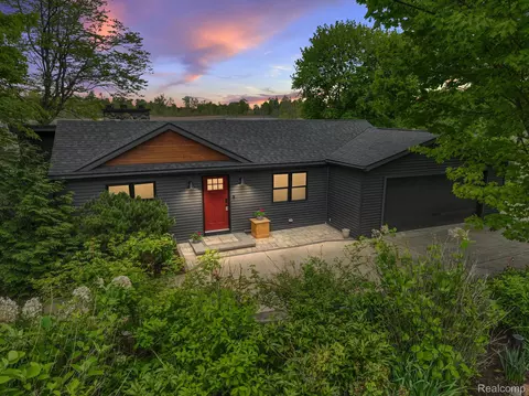 2440 Shawood St, Novi, MI 48377