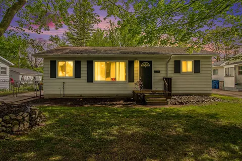 733 Hartner Dr, Holly, MI 48442
