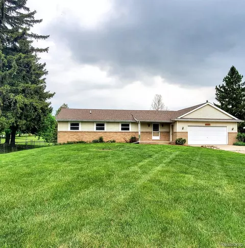 5437 E Hill Rd, Grand Blanc, MI 48439