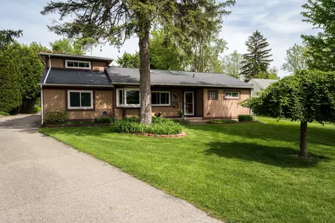 1479 N Pontiac Trl N, Walled Lake, MI 48390