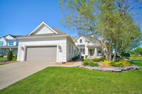 9040 Copper Ridge Dr, Davison, MI 48423
