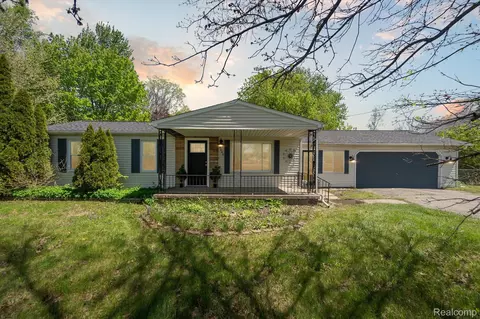 5066 Deland Rd, Flushing, MI 48433