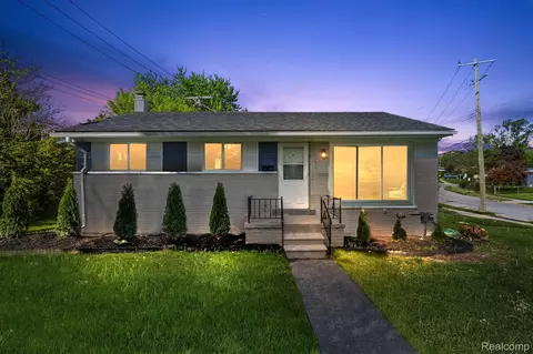 397 Lynch Ave, Pontiac, MI 48342