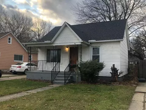 24235 Shakespeare Ave, Eastpointe, MI 48021
