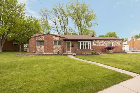 35434 Golden Dr, Clinton Township, MI 48035