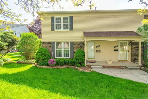 34191 Garfield Cir, Fraser, MI 48026