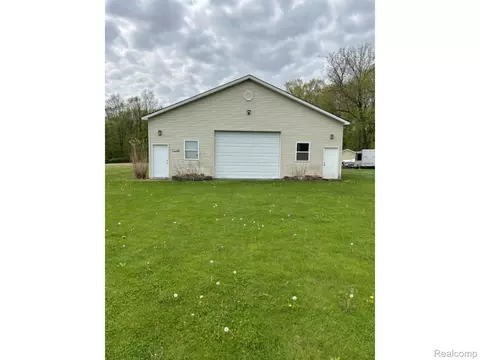 10069 Silver Lake Rd, Argentine, MI 48451