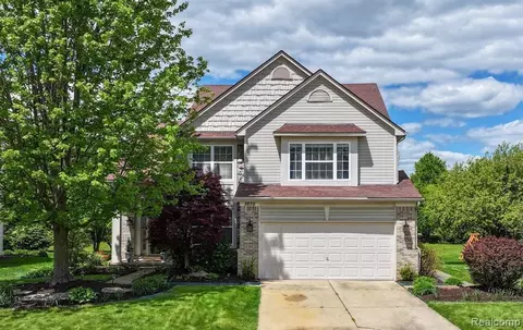 3670 Briarbrooke Ln, Rochester, MI 48306