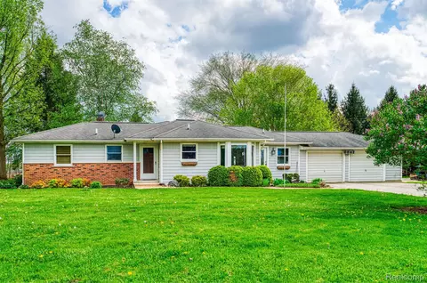 6841 Layton Rd, Handy, MI 48836