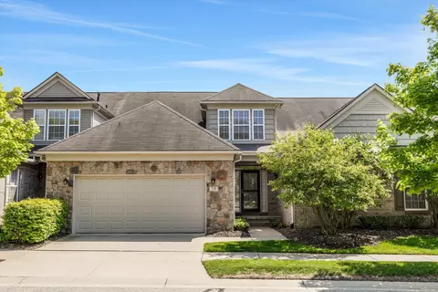 770 Knolls Landing Dr, Milford, MI 48381