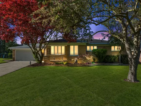 2140 Avoncrest Dr, Rochester Hills, MI 48309