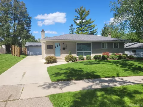 730 Panorama Dr, Milford, MI 48381