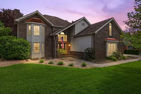 978 River Valley Dr, Orion, MI 48362