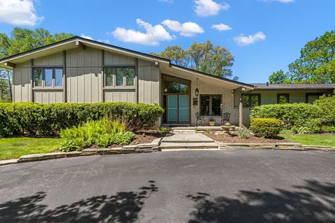 6867 Killarney Dr, Troy, MI 48098