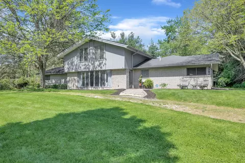 3280 Greentree Rd, Bloomfield Hills, MI 48304