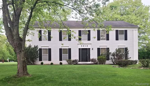 5816 Cromwell Rd, West Bloomfield, MI 48322