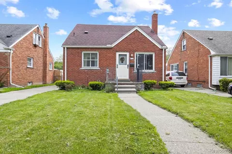 20680 Country Club Dr, Harper Woods, MI 48225