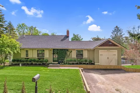 8260 Tipsico Lake Rd, Rose, MI 48442