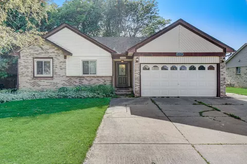 51513 S Adele Cir, Chesterfield, MI 48047