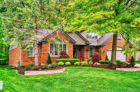 45578 White Pines Dr, Novi, MI 48374