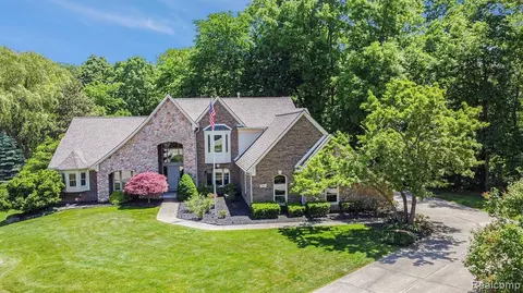 3827 Kaeleaf Rd, Lake Orion, MI 48360