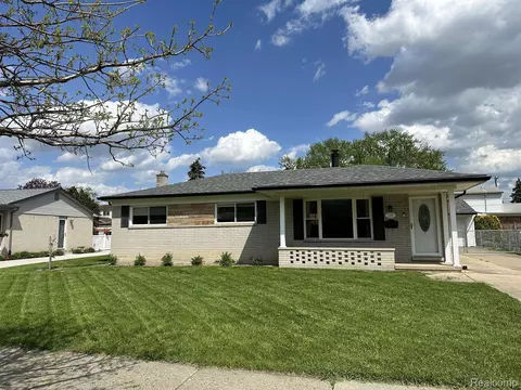 30210 Rosenbusch Dr, Warren, MI 48088