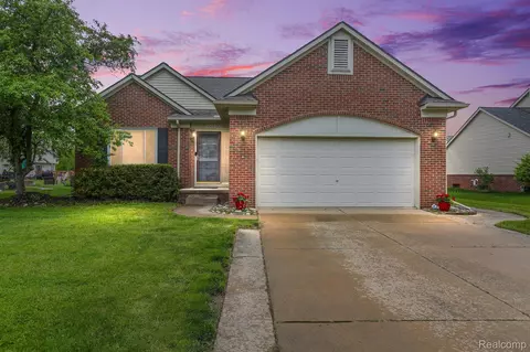 43250 Daniel Dr, Van Buren, MI 48111