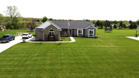 5810 Jada Dr, Highland, MI 48356