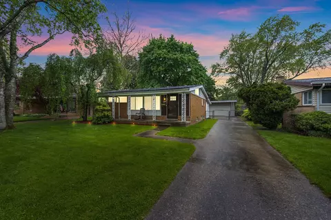 17231 Dolores St, Livonia, MI 48152