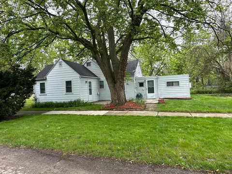 35706 Palmer Rd, Westland, MI 48186