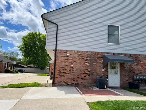 307 Bon Brae Crt Ct, Saint Clair Shores, MI 48081
