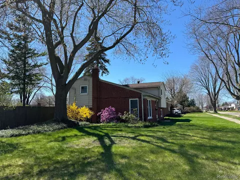 3458 Dolores Ave, Warren, MI 48091