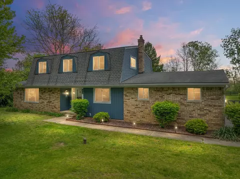 2336 S Burwood Crt Ct, Highland, MI 48357