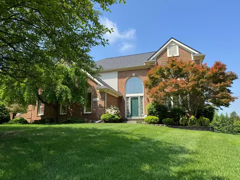 20465 Hickory Ln, Livonia, MI 48152