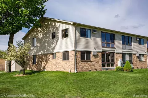 1700 River Rd #1, Marysville, MI 48040