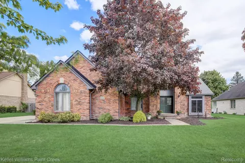 54428 Burlington Dr, Shelby Township, MI 48315